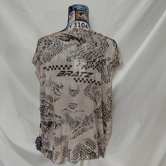 Bratz Graphic Tee - Black and Cream - Picture 4 of 4